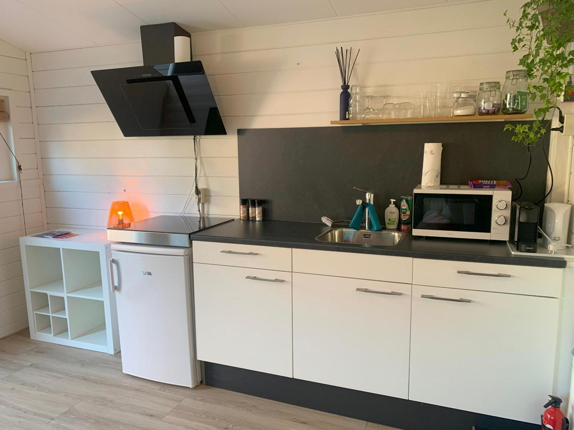 Tiny House Tussen De Grachten Sneek Eksteriør billede